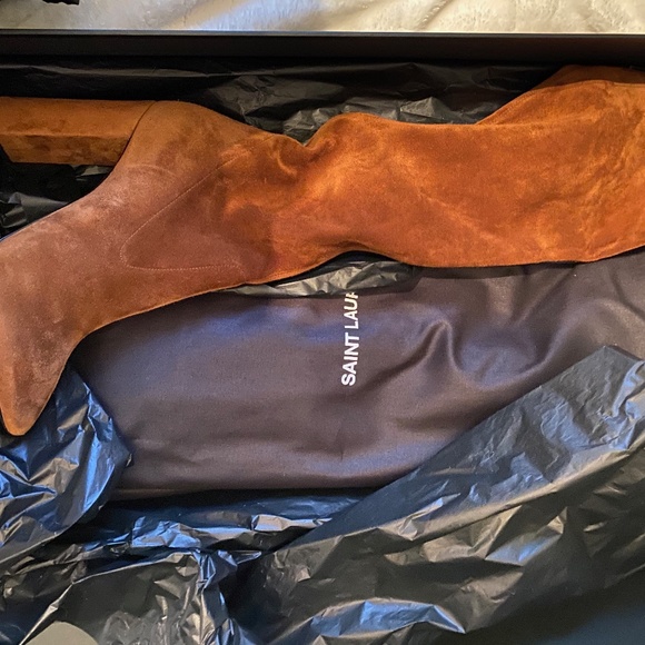 SAINT LAURENT Lou 105 Suede Boots - Picture 6 of 6